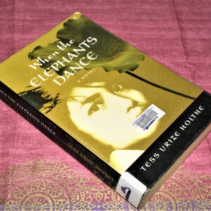 Quand les éléphants dansent - Un roman de Tess Urize Holthe - Livre de poche vintage 2002 - Ex-Library Book