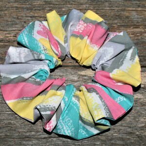 Diversión rosa, verde azulado, amarillo y gris Scrunchie - Pelo Scrunchie elástico