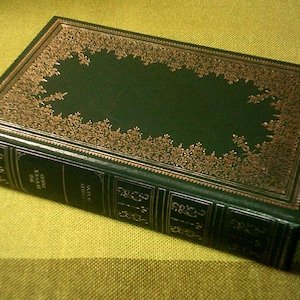 The Pickwick Papers By Charles Dickens - 1983 Vintage Hardcover - Pre-Loved Vintage Book