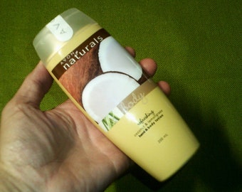 Vintage Avon - Avon Naturals Moisturising Coconut And Lemongrass Hand And Body Lotion - 200 ml - Discontinued Avon Lotion
