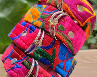 MEDIUM Handgjort broderat hundhalsband, blommigt mexikanskt halsband, boho hundhalsband, justerbart husdjurshalsband