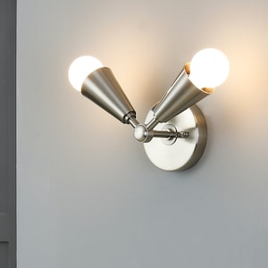 2-lichts wandkandelaar van geborsteld nikkel – kegelvormige wandlamp uit het midden van de eeuw voor badkamer, wastafel, slaapkamer, hal of woonkamer - Connie