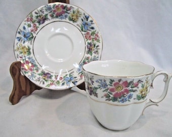 Roslyn Country Ramble Bone China England Tea Cup and Saucer
