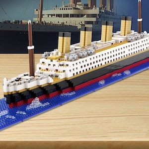 DIY Titanic model, Titanic toys, unsinkable Titanic gifts, granular assembled blocks Titanic, assembled model ships toy ships