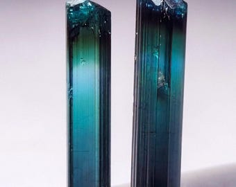 Peacock Farbe Turmalin Edelstein Kristalle