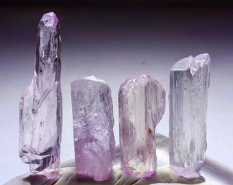Natürliche rosa Kunzit-Kristalle aus Afghanistan (155 cts)