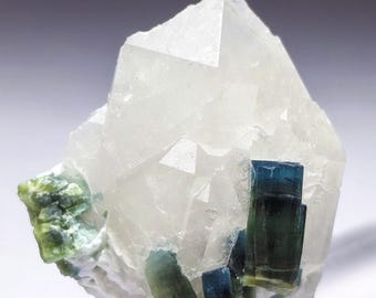 Blaue Kappe bi color Turmalin Kristalle mit Quarz kombinieren
