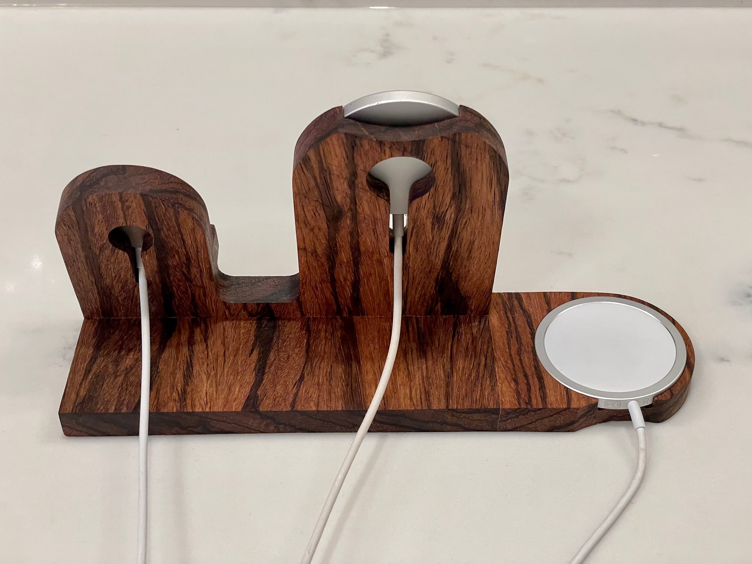 Support en bois naturel pour chargeur Apple MagSafe, véritable support de  brochure, compatible avec les séries iPhone15, 14, 13/12