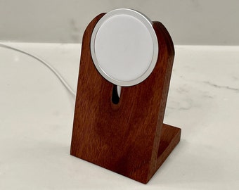 Soporte de carga MagSafe para iPhone 13/14/15/16 - Soporte de madera para iPhone 12 (cargador MagSafe no incluido) - Regalo de cumpleaños - Accesorio para teléfono nuevo