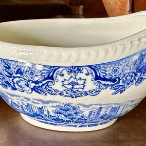 Vintage Ridgway “Historic Castles” blue transferware gravy boat