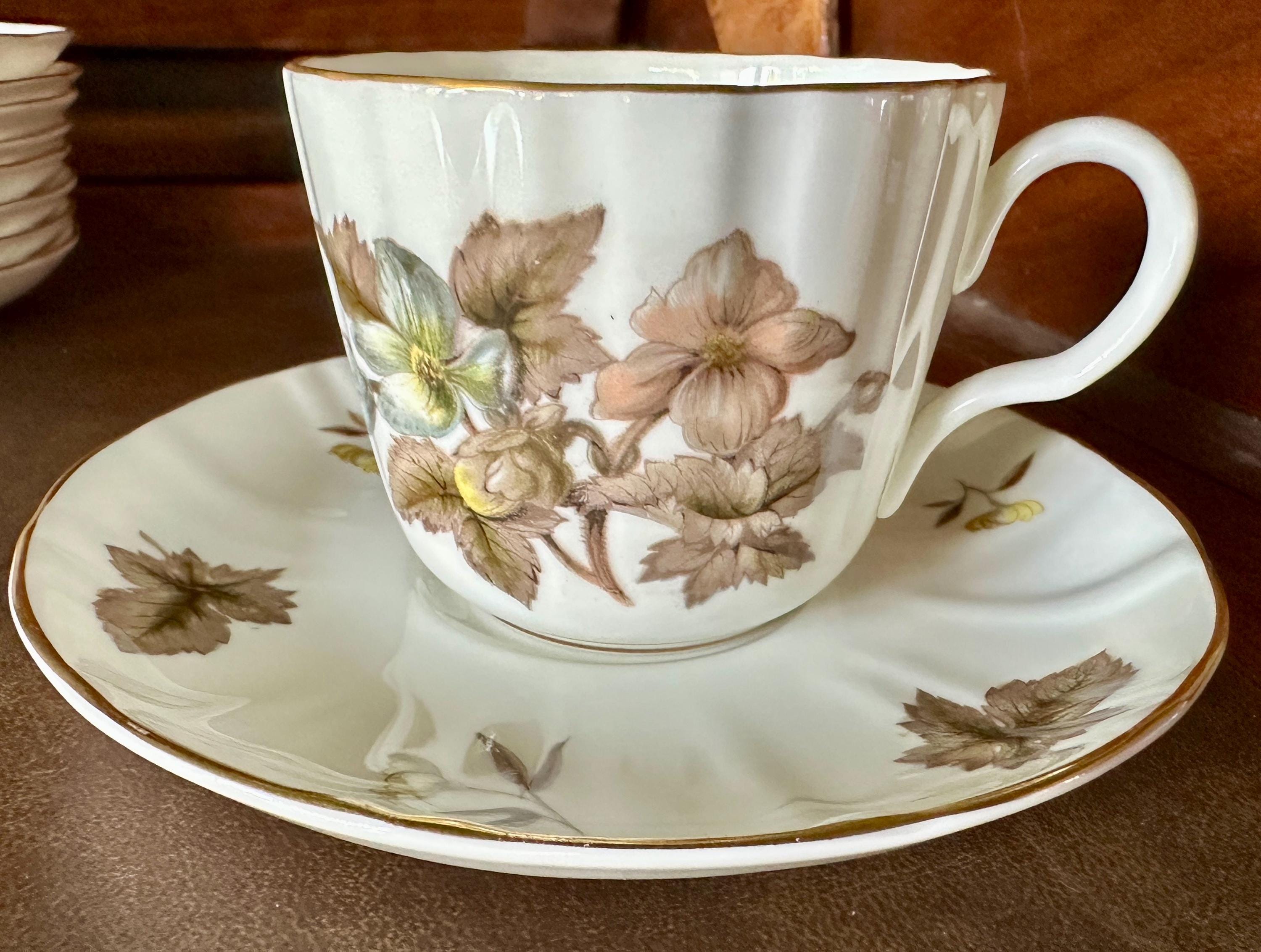 工芸品 Worcester Cup&Saucer? Royal Worcester Japonisme Cup & Saucer 2 Piece Set - Blue & White