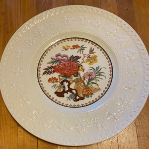 Vintage Wedgwood Wellesley Bullfinch dinner plate