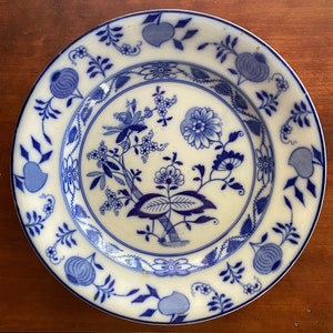 Rare antique Villeroy & Boch blue “Onion” 9 1/2” plate