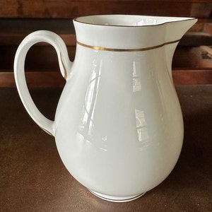 Lovely Royal Worcester “Contessa” 4” creamer jug