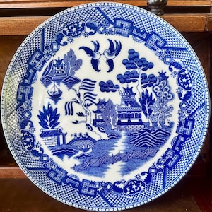 Vintage unmarked “Willow” blue transferware plate
