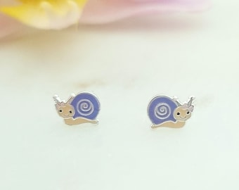 Tiny little snail stud earrings in sterling silver, nature animal lover gift, cute stud earrings for little girls, aesthetic cool gift