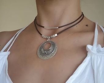 Leren wikkelketting, boho leren choker ketting voor vrouwen, zilveren leren ketting, kralen ketting, gelaagde choker, cadeau voor haar