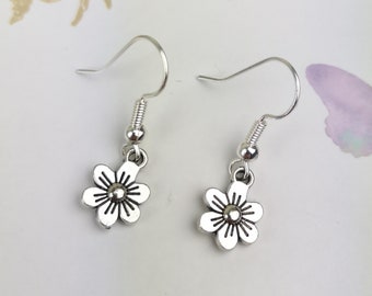 Daisy earrings, cute small daisy charm dangle earrings, birthday gift for daughter, niece, friend, mum. Flower jewellery nature lover gift