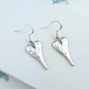Sterling silver heart earrings, hammered heart boho jewellery, lightweight heart dangle drop earrings, 1 year anniversary gifts, bohemian