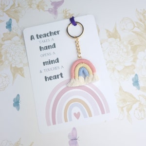 Geschenk für Lehrer, Makramee Regenbogen Schlüsselanhänger mit Zitat Karte für Lehrer Geschenke zum Jahresende Lehrer, danke beste Lehrer aller Zeiten, am Ende des Schuljahres