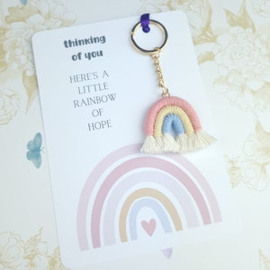 Ich denke an Sie Geschenk, Regenbogen Schlüsselbund, gute Besserung Geschenke, Ermutigung Geschenk mit Zitatkarte, Stärke Chirurgie Genesung Freund Geschenke