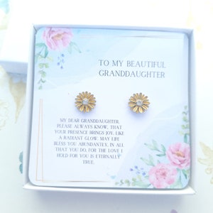 Geschenk für Enkelin, Sterling Silber Gänseblümchen Ohrstecker, Nachricht Karte Schmuck für Enkelkind, sentimentales Geschenk von Oma oder Opa