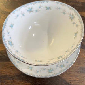 Vintage Narami Gravy Boat with attached underplate. Japan China Blue Flowers