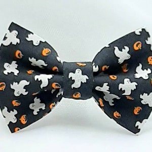 Black with Little Ghosts and Pumpkins Halloween Dog/Cat Bow Tie
