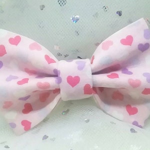 Valentine&#39;s Day Light Pink with Colorful Hearts Dog/Cat Bow Tie