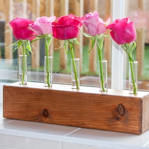 Rustikaler Reagenzglas Blumenständer aus Holz - mit Glas Reagenzglas - Reagenzglasständer - Hochzeits-Mittelpunkt