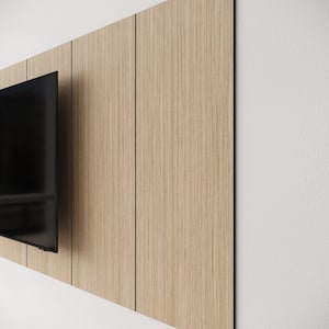 Paneles de pared multimedia de chapa de roble: decoración minimalista para TV en madera natural