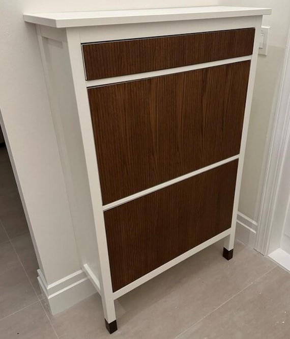 ヘムネス ドレッサー オーバーレイ、引き出し 1 個と扉 2 個付きの