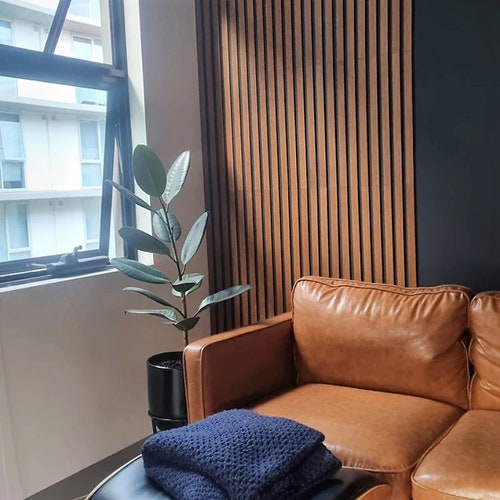 Panneau mural en lattes de bois, Décor d'appartement, Taille étroite (30 mm), Couleur noyer, Panneaux muraux d'accent, Art mural en panneaux de bois, Décor maximaliste, 45