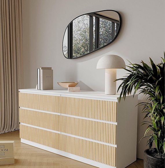 IKEAのマルムドレッサーをスタイリッシュな木製オーバーレイとデカール