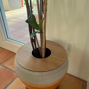 Originelle Blumentopfabdeckung, Tierschutz, Holzmulchring aus Eichenfurnier für Blumentöpfe, Blumentopfabdeckung groß, für Blumentöpfe in Couchtischoptik