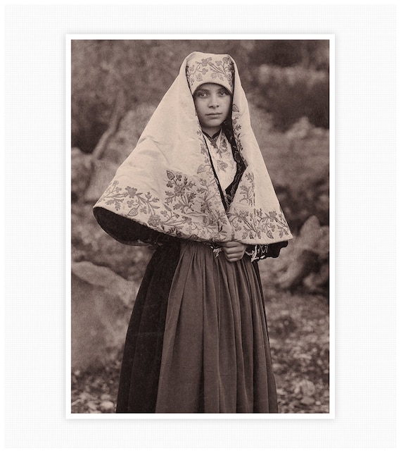 traditional sicilian women