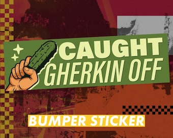 "Atrapado en el pepinillo" - Divertida calcomanía o imán para parachoques con temática de pepinillos - Grande 10 x 3 pulgadas