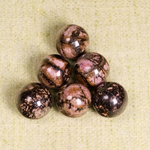 Sphère de rhodonite Boule de pierre rose polie Sphère de pierre précieuse naturelle / Fabrication de bijoux / Spécimen de mineurs / Taille Env: 15 ~ 40 mm