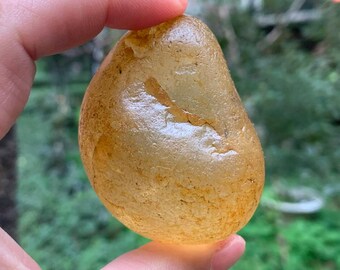 Natürlicher goldener Oberflächenfluss getrommelter Quarzkristallpunkt / Tangerine-Quarz / gelber Stein / besonderes Geschenk - 144g / Quarz-Ei / Meditationskristall