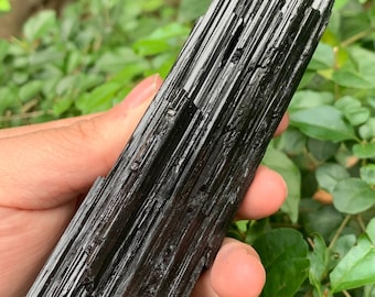Muestra de turmalina negra natural de 365 g/roca de turmalina negra/turmalina cruda sin pulir/cuarzo cristal negro/meditación 167*40*31 mm