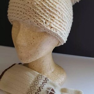Vintage 1960&#39;s Ivory Pom Pom Beanie Snow Hat & knitted Gloves