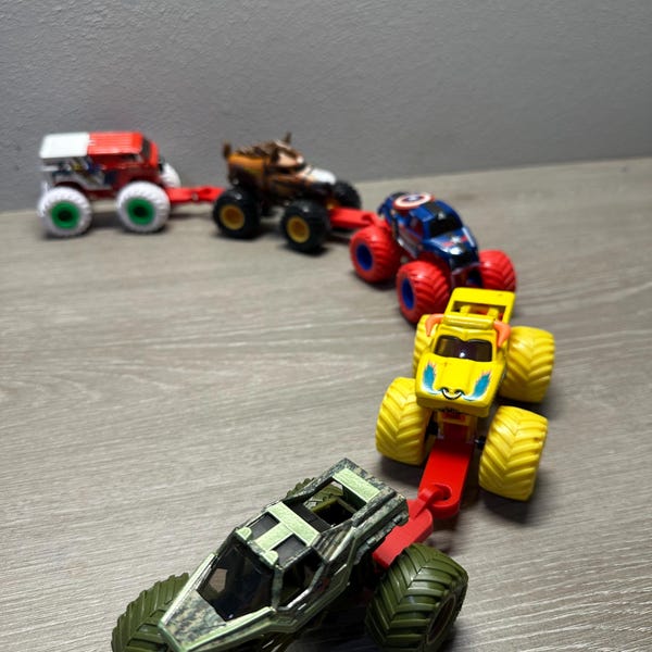 Monster Jam Truck Couplers - 4-Pack Snap-On Train Connectors