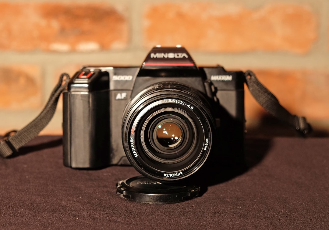 Minolta Maxxum 5000 SLR 35mm Film Camera With 2885mm Zoom Lens and