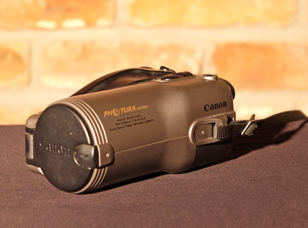 Canon Photura 35mm Film Camera. Point and Shoot. 35mm 105mm Zoom Lens