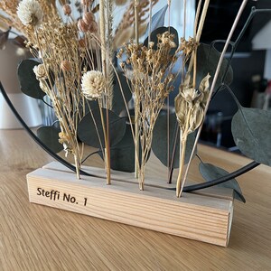 Flowerboard Steffi Trockenblumen Holz Ständer, Kranz Metallring gold / schwarz / weiß personalisierbar Bild 3