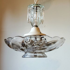 Vintage midcentury small chandelier, 13 inches wide, with clear molded glass and matching glass prisms.