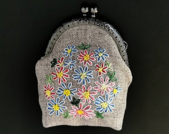 Hand embroidered silver glitter coin purse clutch handmade Y2K kiss clasp wallet daisy flower embroidery witchy soft-girl makeup bag