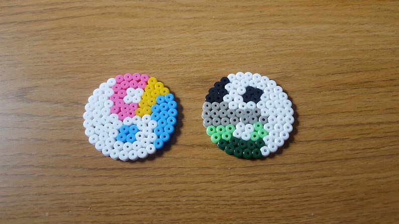 Magnet keychain badge phone charm 8bit rainbow pride Yin Yang pixel art