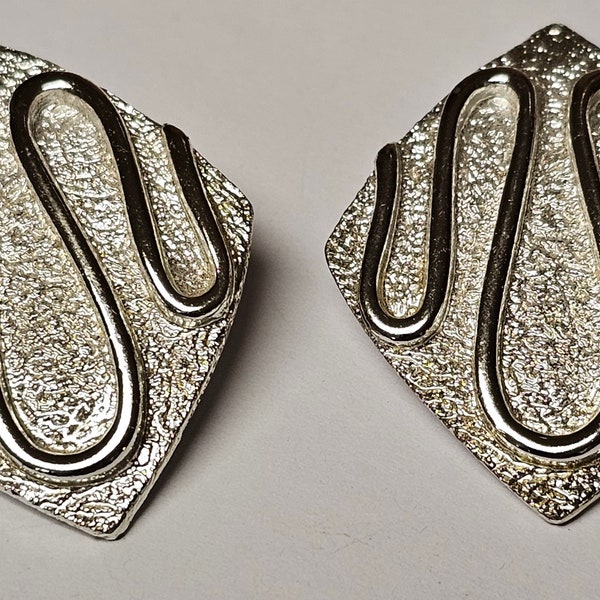 Vintage Sarah Coventry Silvery Nile Clip Earrings