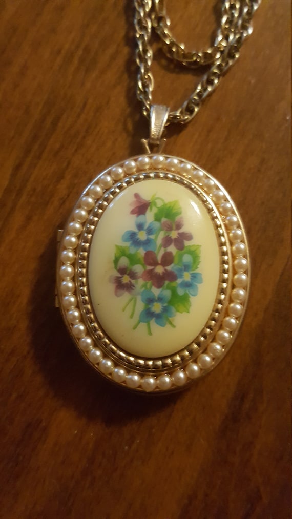 Avon Flower Locket